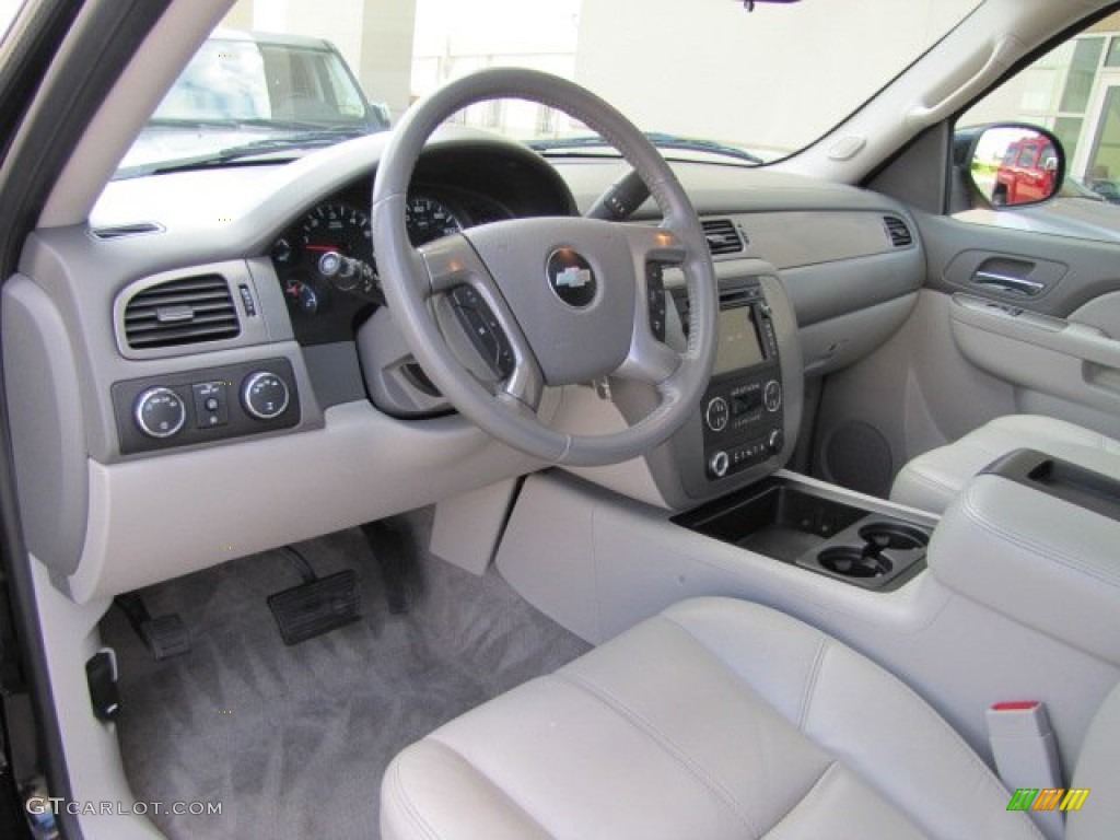 2010 Suburban LT 4x4 - Black / Light Titanium/Dark Titanium photo #13