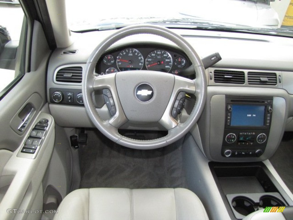 2010 Suburban LT 4x4 - Black / Light Titanium/Dark Titanium photo #14