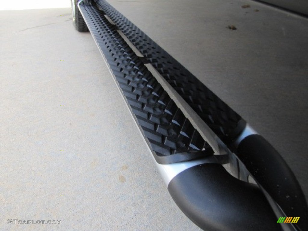 2010 Suburban LT 4x4 - Black / Light Titanium/Dark Titanium photo #26