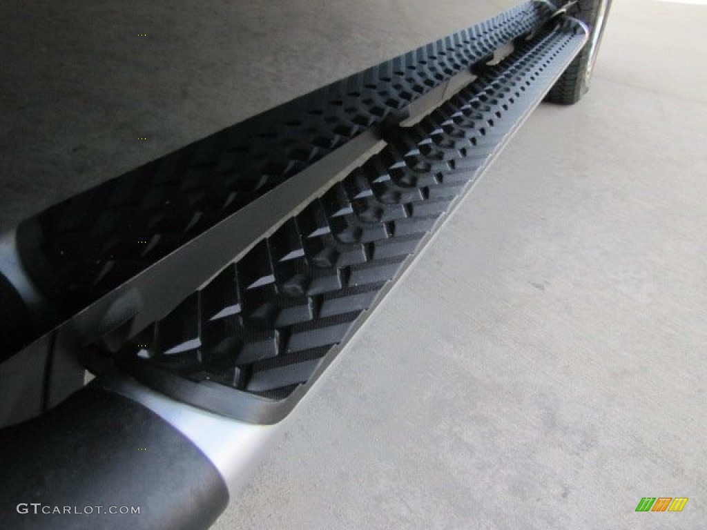 2010 Suburban LT 4x4 - Black / Light Titanium/Dark Titanium photo #27