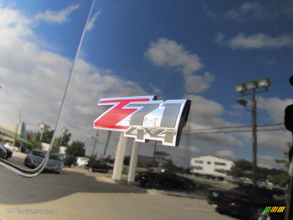 2010 Suburban LT 4x4 - Black / Light Titanium/Dark Titanium photo #28