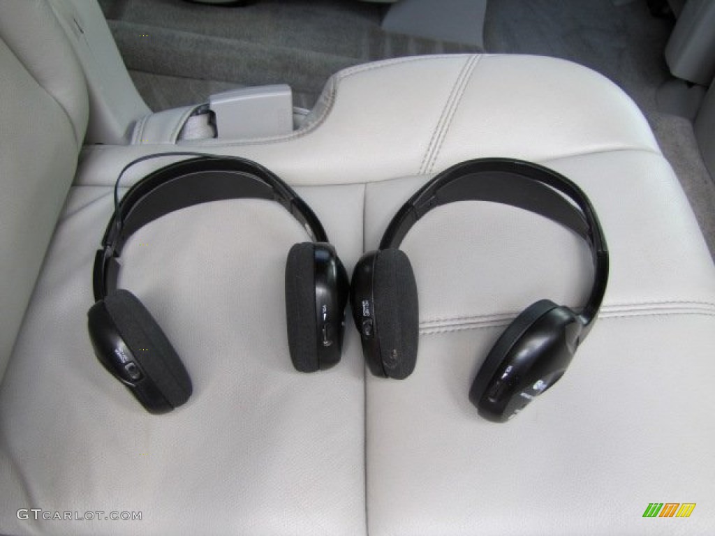 2010 Suburban LT 4x4 - Black / Light Titanium/Dark Titanium photo #36