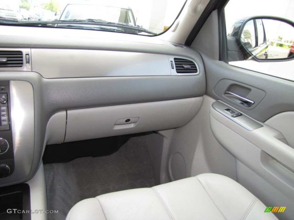 2010 Suburban LT 4x4 - Black / Light Titanium/Dark Titanium photo #41