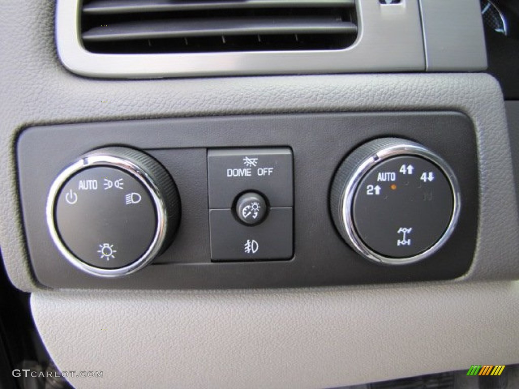 2010 Suburban LT 4x4 - Black / Light Titanium/Dark Titanium photo #43