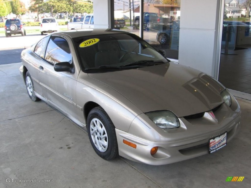 2002 Sunfire SE Coupe - Light Taupe Metallic / Taupe photo #1