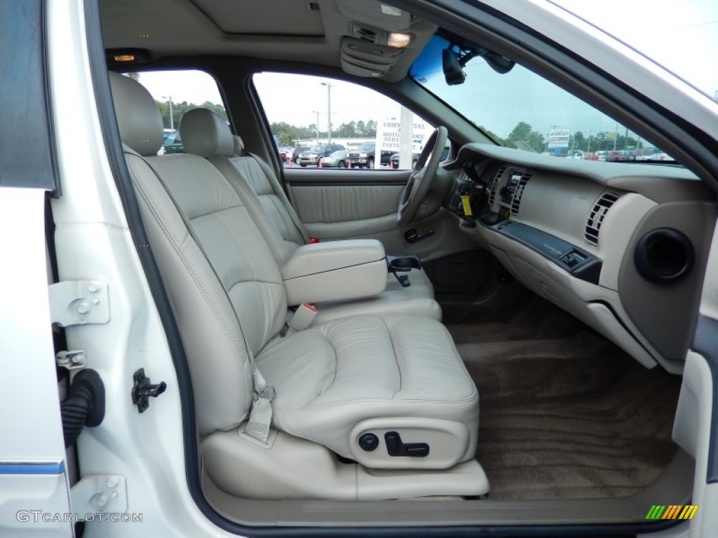 2001 Park Avenue Ultra - White / Taupe photo #18