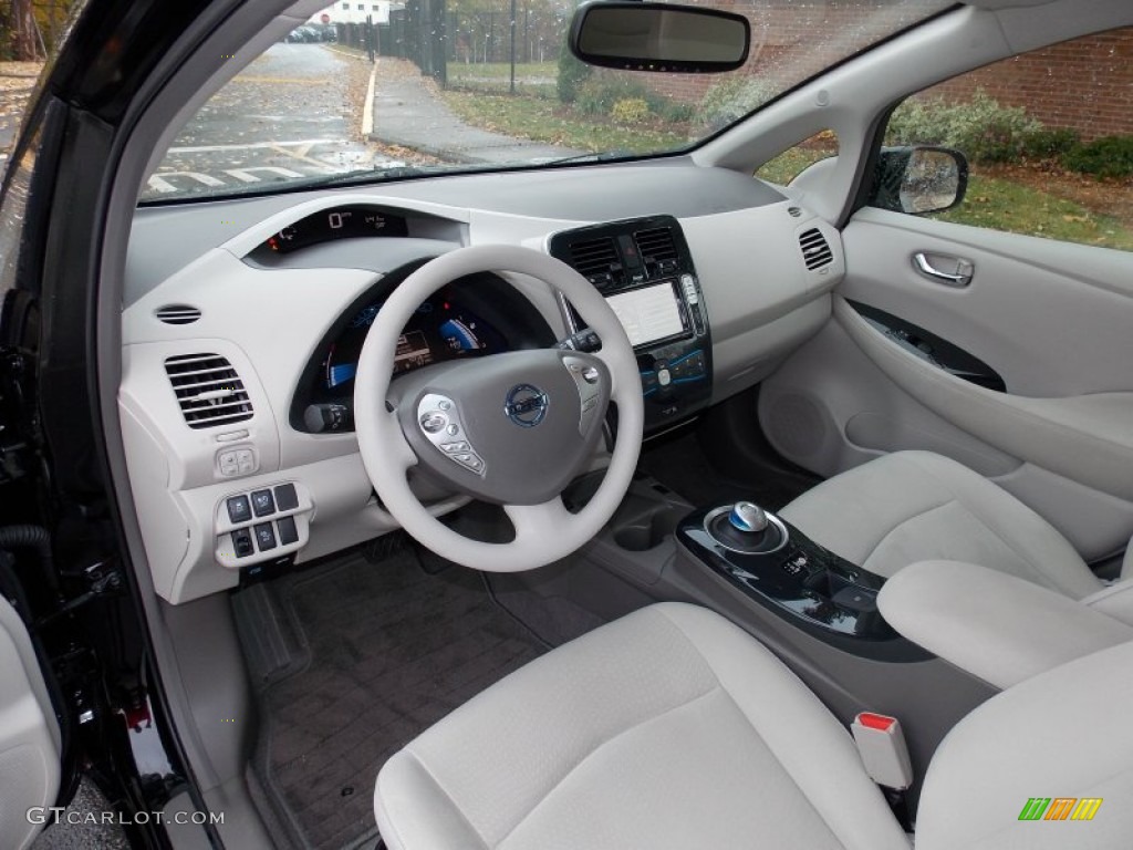 Light Gray Interior 2011 Nissan LEAF SL Photo #87681620