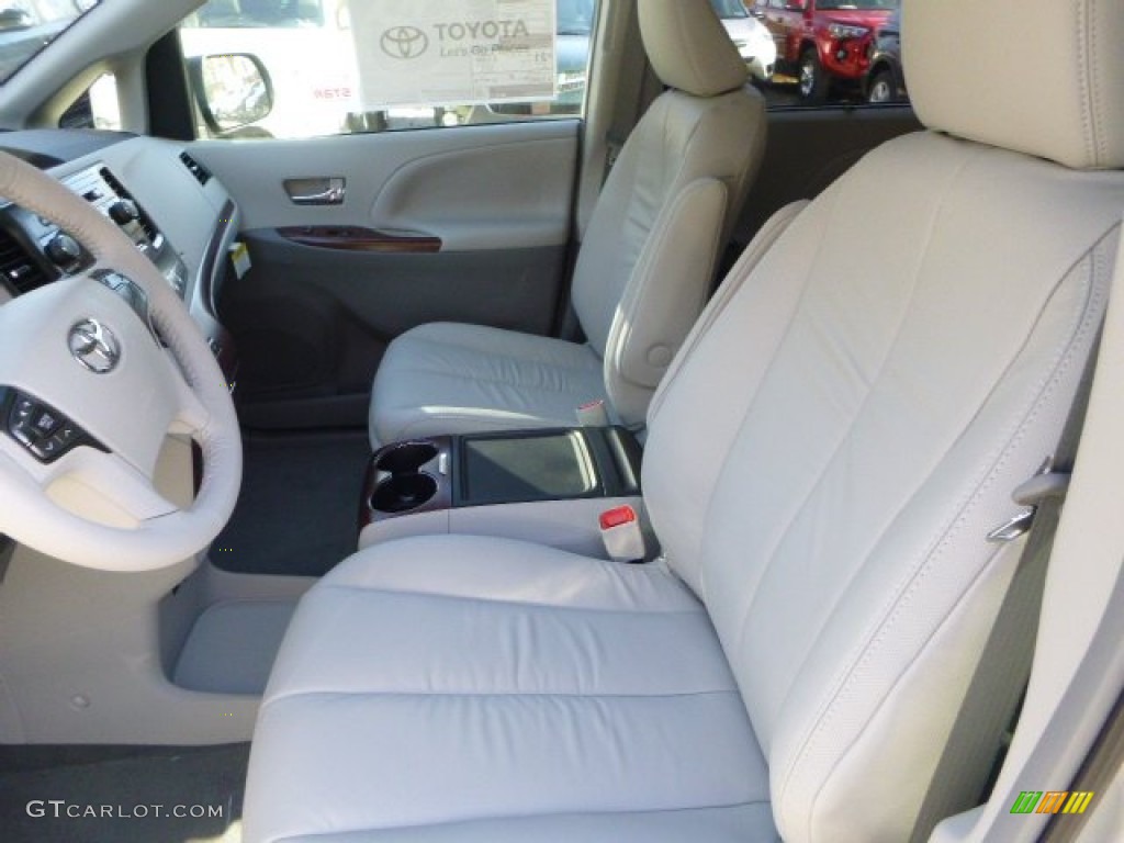 2014 Toyota Sienna XLE Front Seat Photos