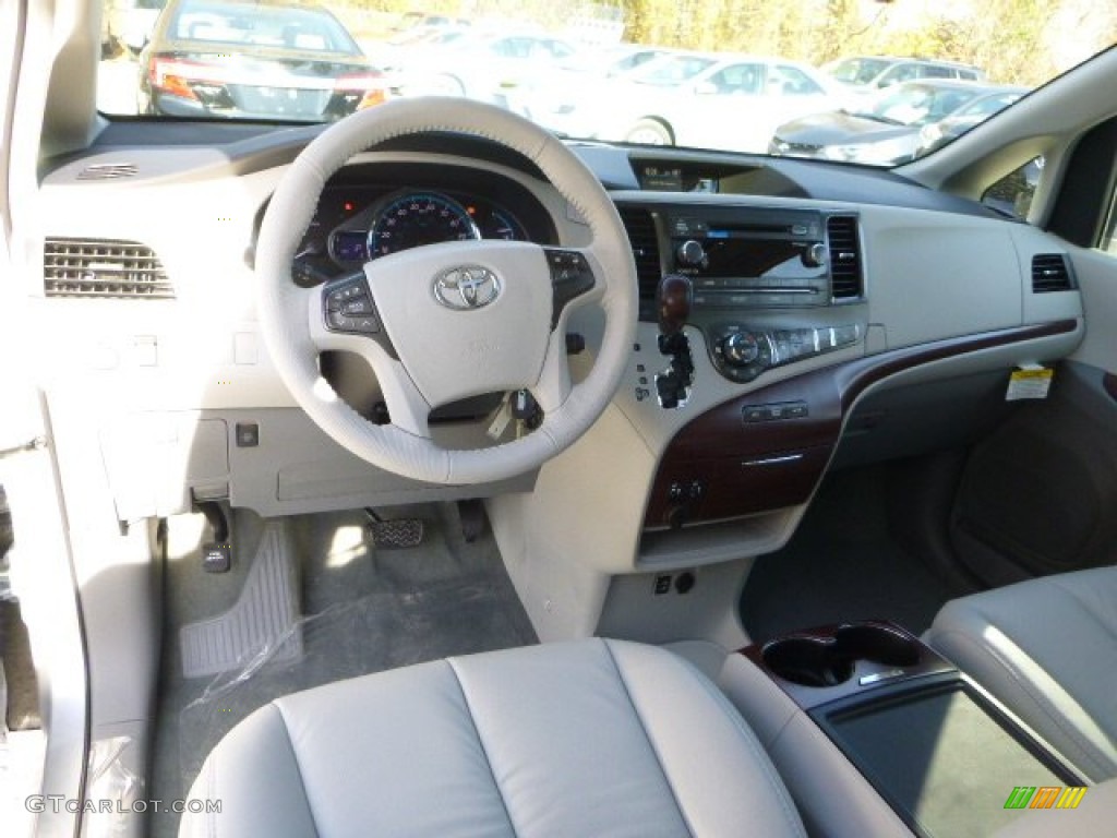 Light Gray Interior 2014 Toyota Sienna XLE Photo #87684071