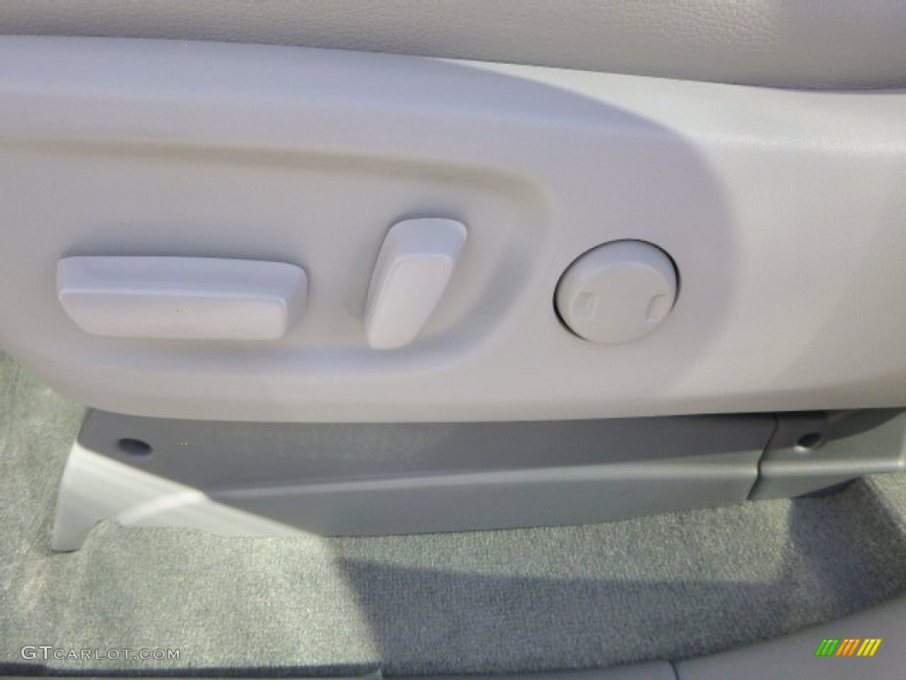 2014 Sienna XLE - Silver Sky Metallic / Light Gray photo #15