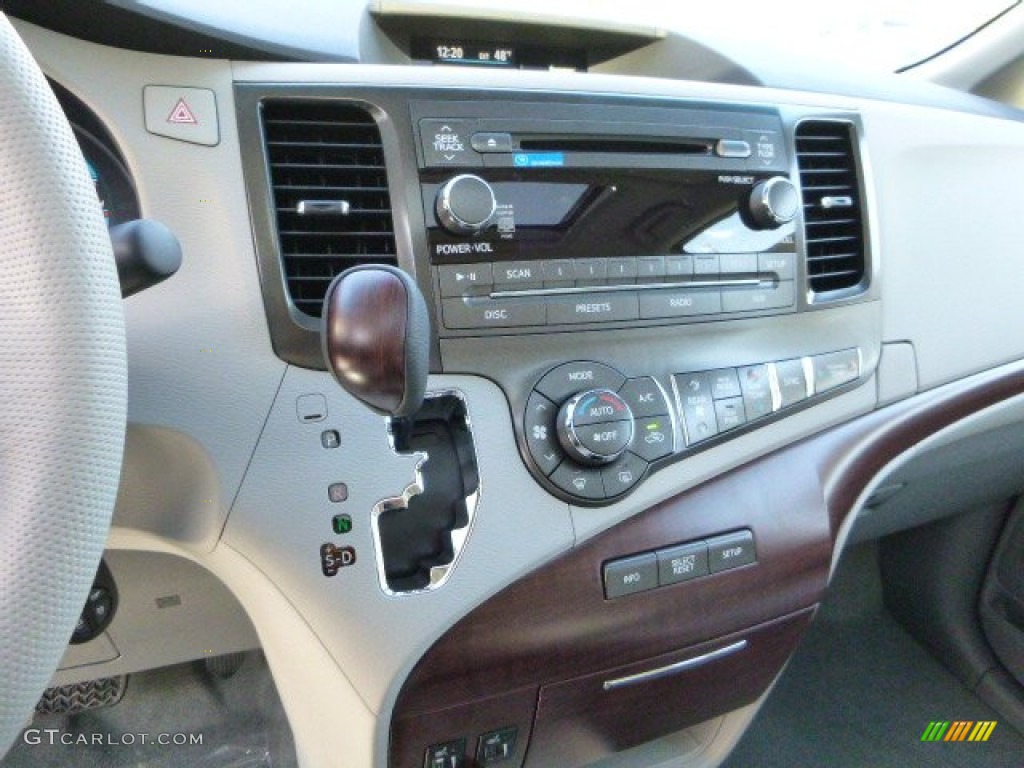 2014 Toyota Sienna XLE Controls Photo #87684182