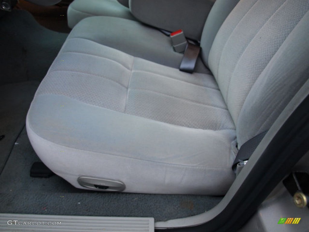 2004 Grand Marquis GS - Silver Birch Metallic / Light Flint photo #16