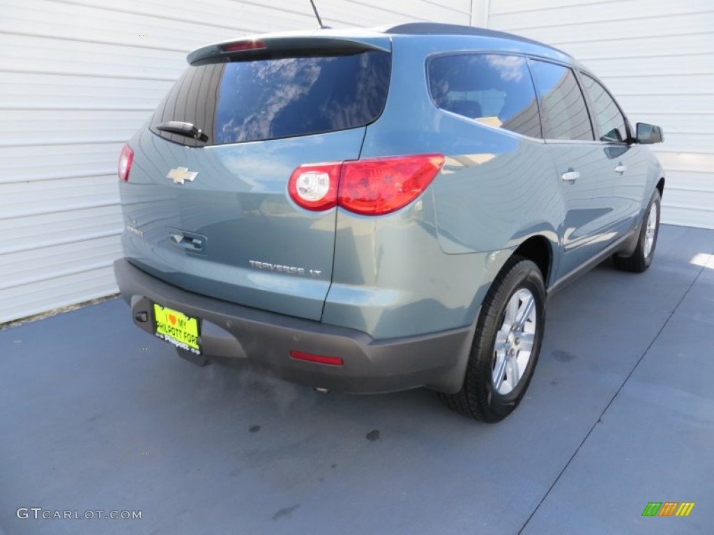 2009 Traverse LT - Silver Moss Metallic / Ebony photo #4