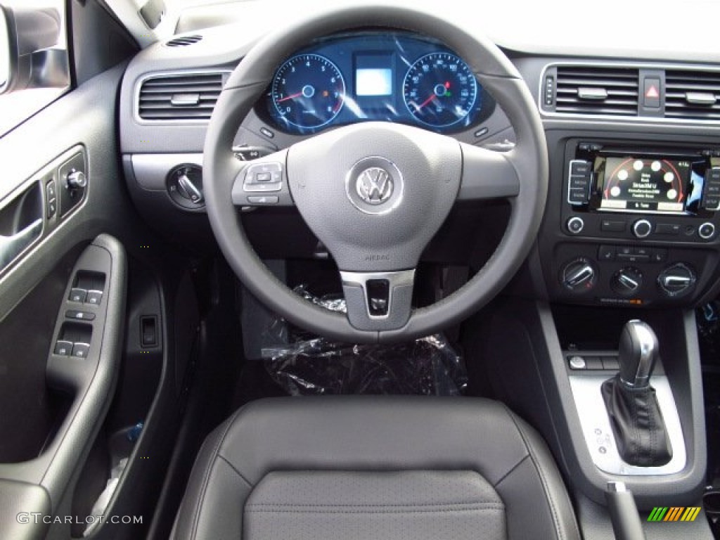 2014 Jetta SE Sedan - Platinum Gray Metallic / Titan Black photo #13