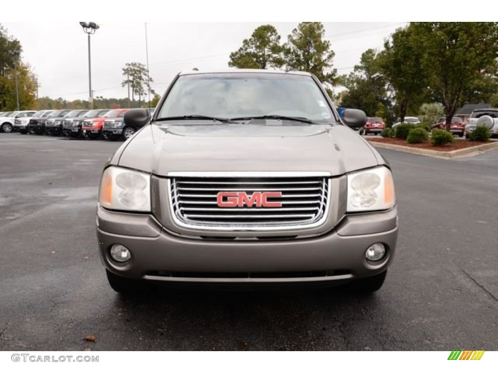 2007 Envoy SLE - Sand Beige Metallic / Light Gray photo #2