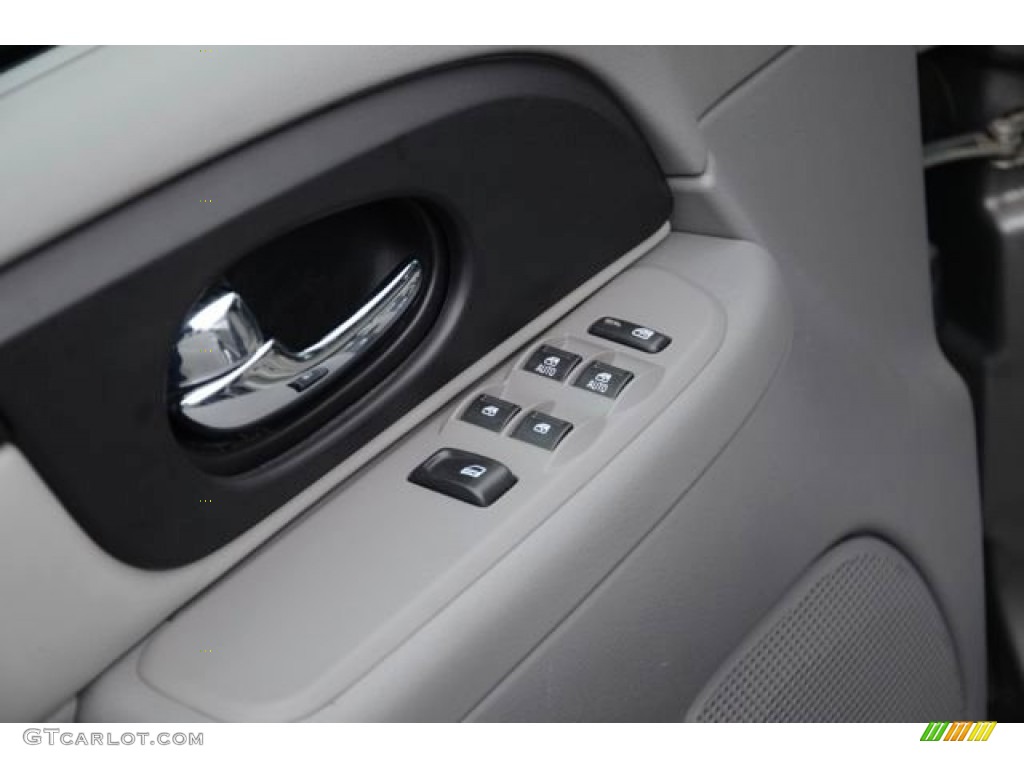 2007 Envoy SLE - Sand Beige Metallic / Light Gray photo #19