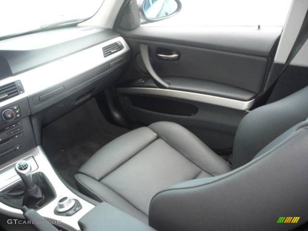 2006 3 Series 330i Sedan - Jet Black / Black photo #23