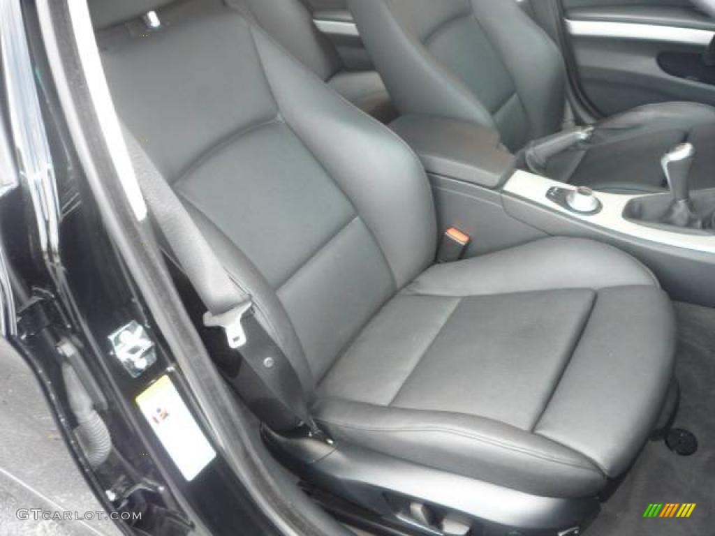 2006 3 Series 330i Sedan - Jet Black / Black photo #24