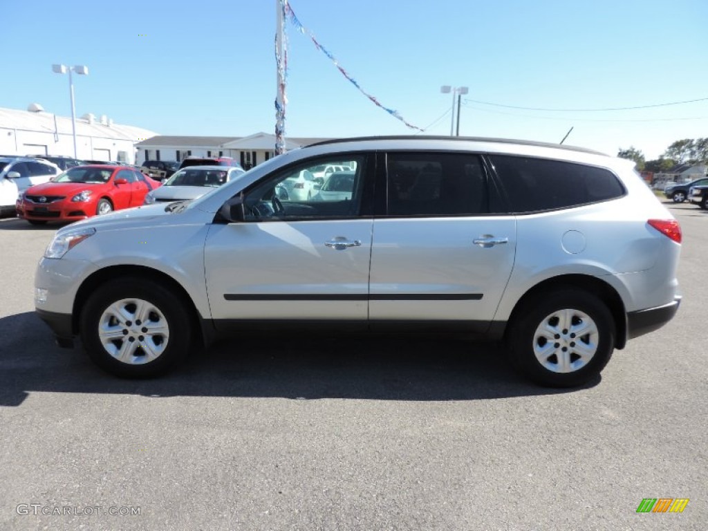 2011 Traverse LS - Silver Ice Metallic / Dark Gray/Light Gray photo #5