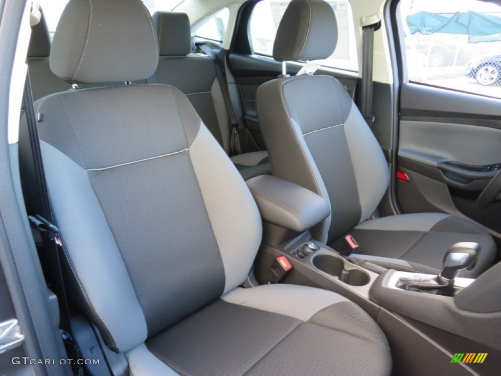 2014 Focus SE Sedan - Sterling Gray / Charcoal Black photo #20