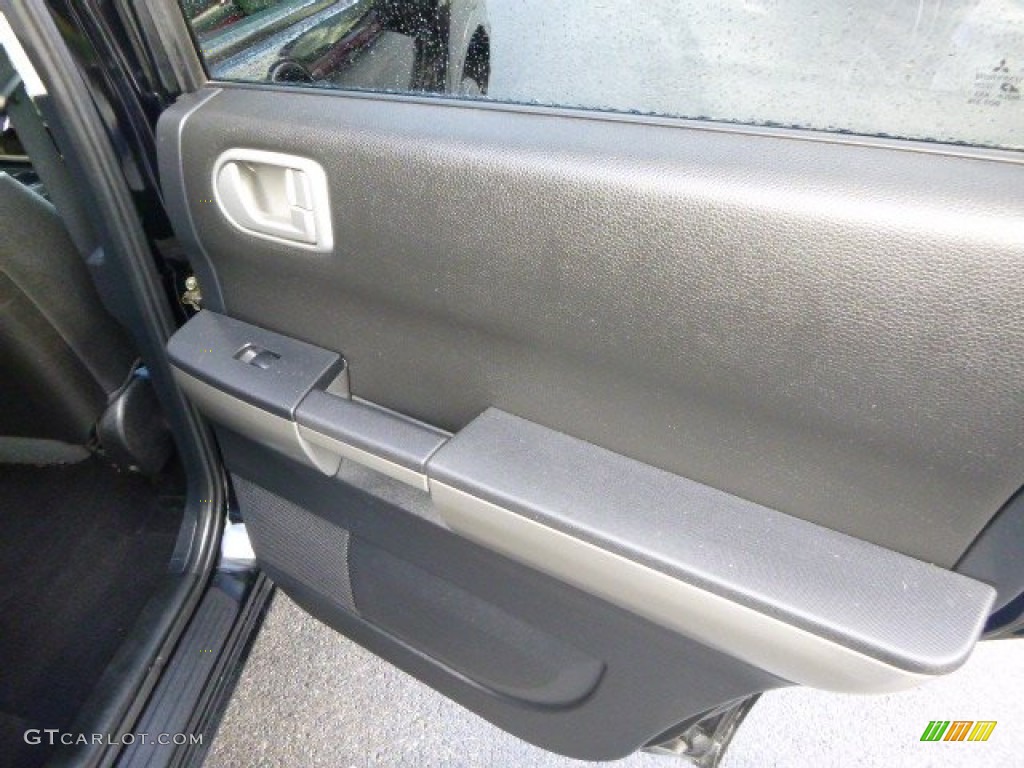2004 Endeavor Limited AWD - Kalapana Black / Charcoal Gray photo #14