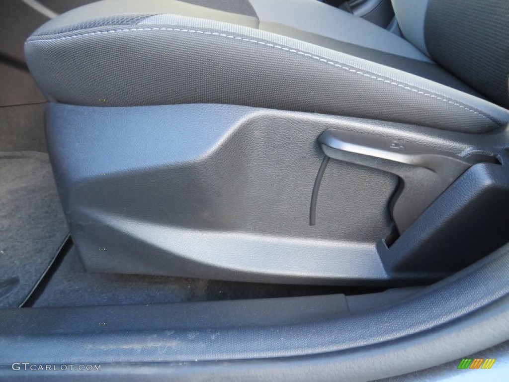 2014 Focus SE Sedan - Sterling Gray / Charcoal Black photo #28