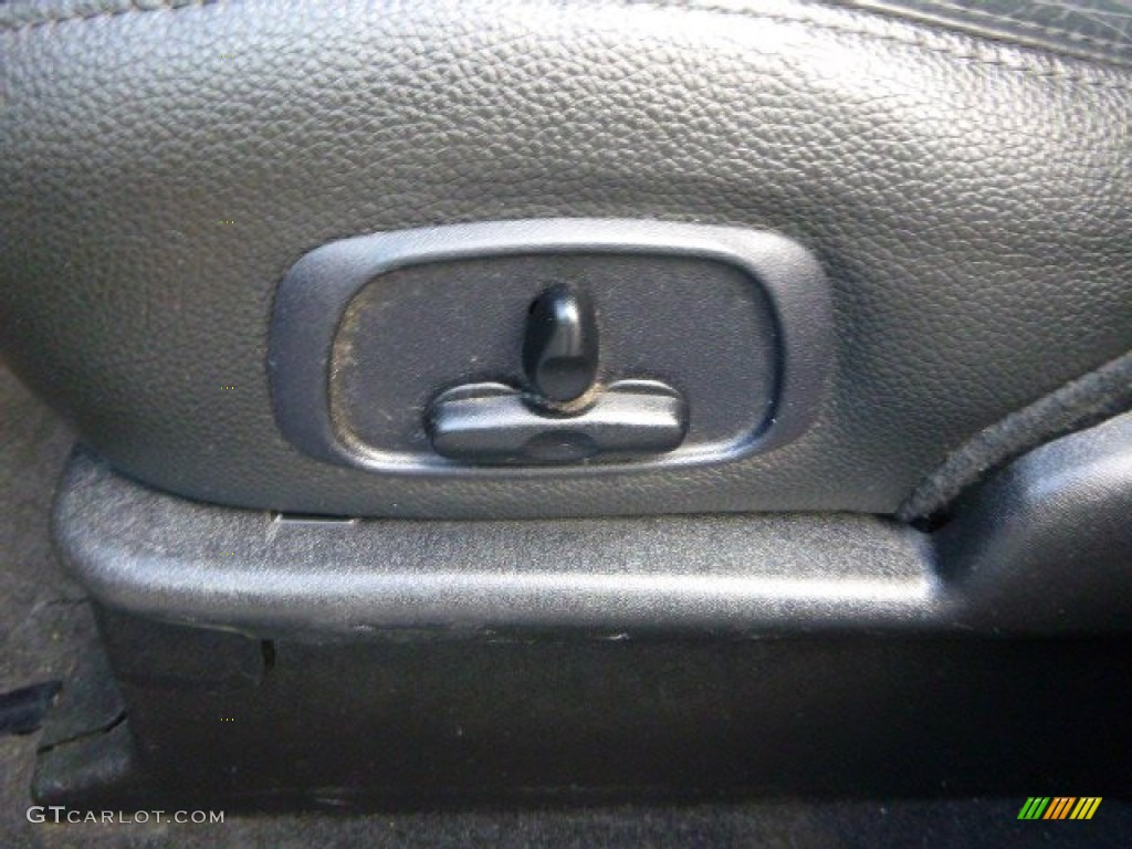 2004 Endeavor Limited AWD - Kalapana Black / Charcoal Gray photo #21