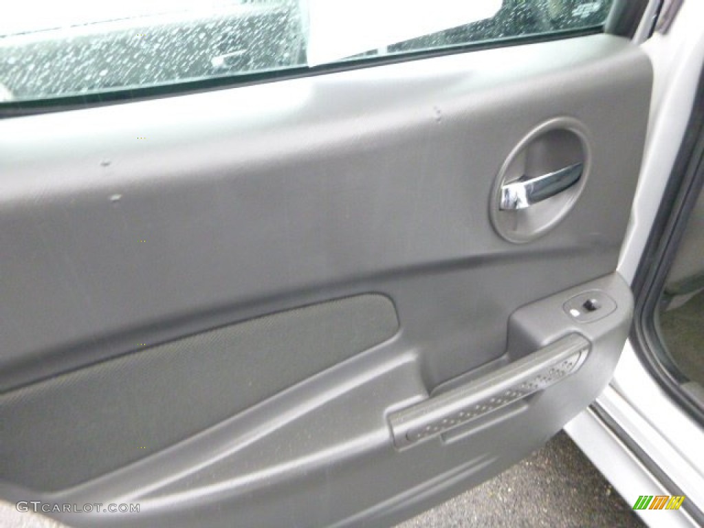 2004 Grand Prix GT Sedan - Galaxy Silver Metallic / Dark Pewter photo #18