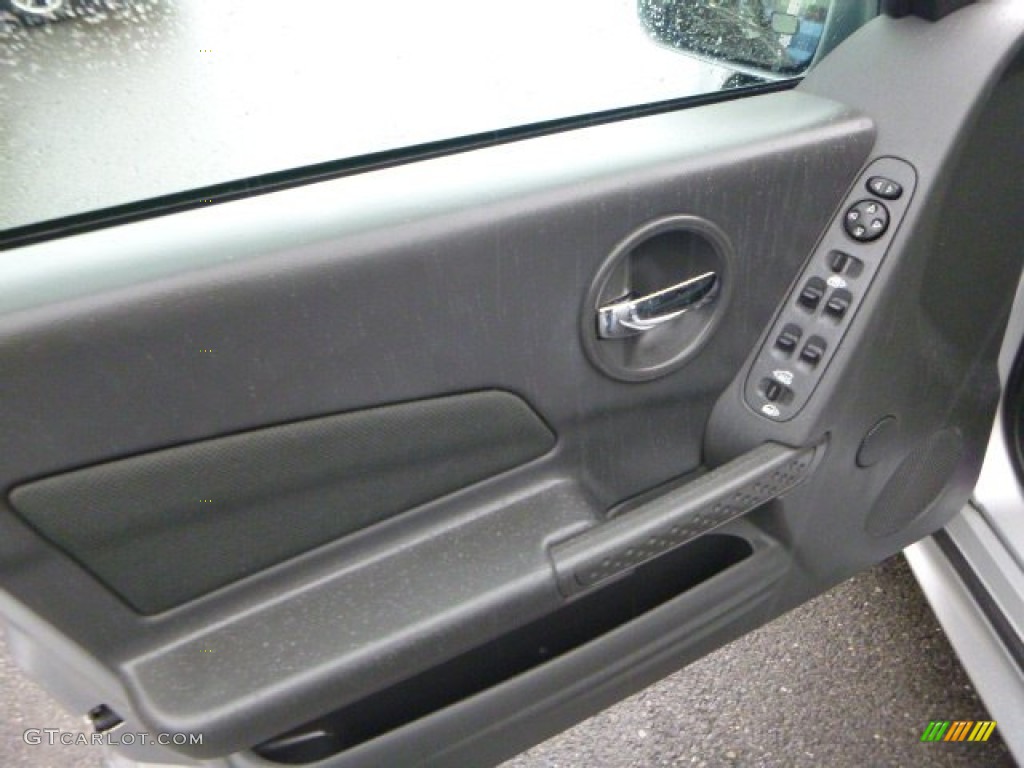2004 Grand Prix GT Sedan - Galaxy Silver Metallic / Dark Pewter photo #19