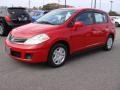 Red Alert - Versa 1.8 S Hatchback Photo No. 2