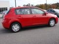 Red Alert - Versa 1.8 S Hatchback Photo No. 6