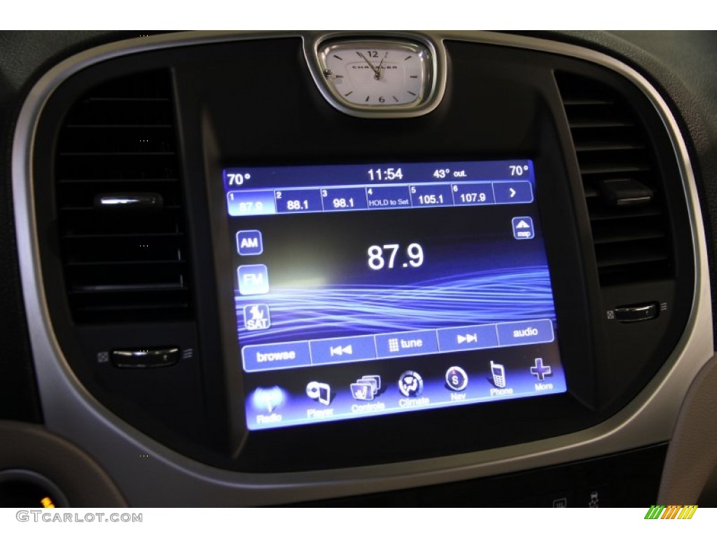 2012 Chrysler 300 Limited Controls Photos