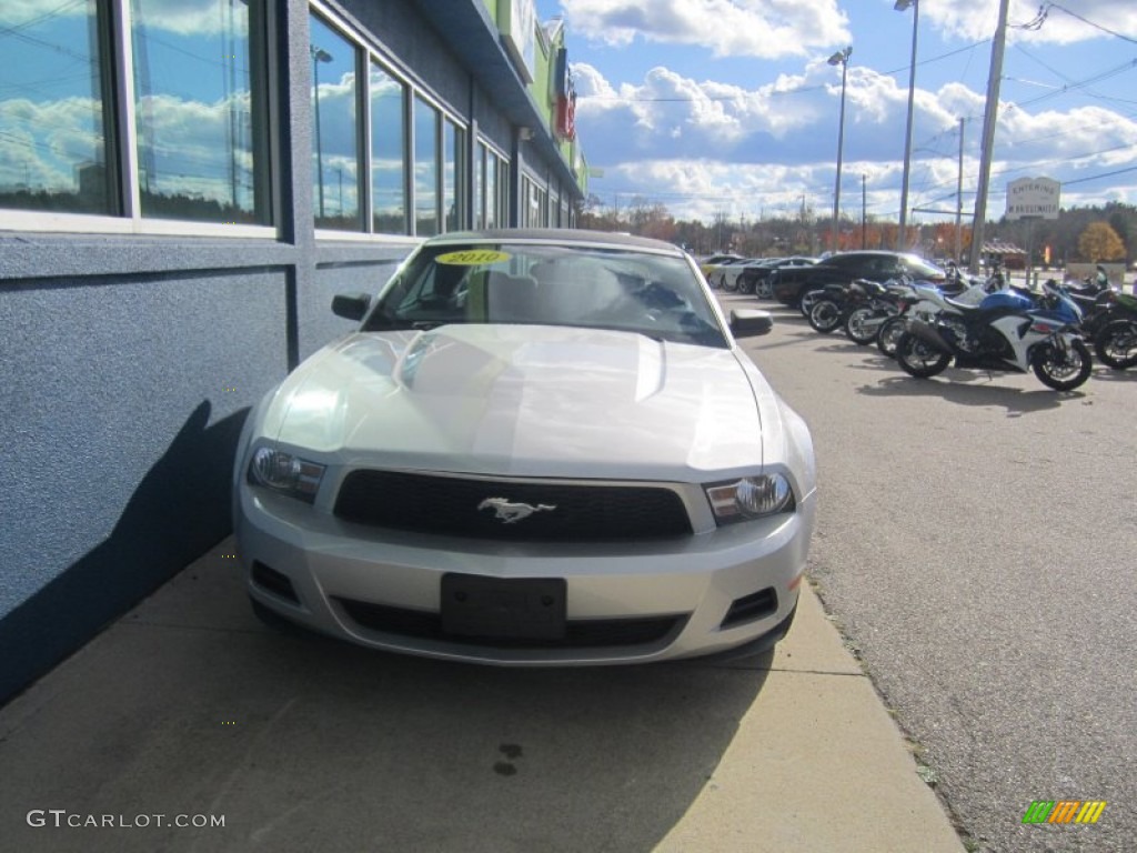 2010 Mustang V6 Premium Convertible - Sterling Grey Metallic / Charcoal Black photo #5