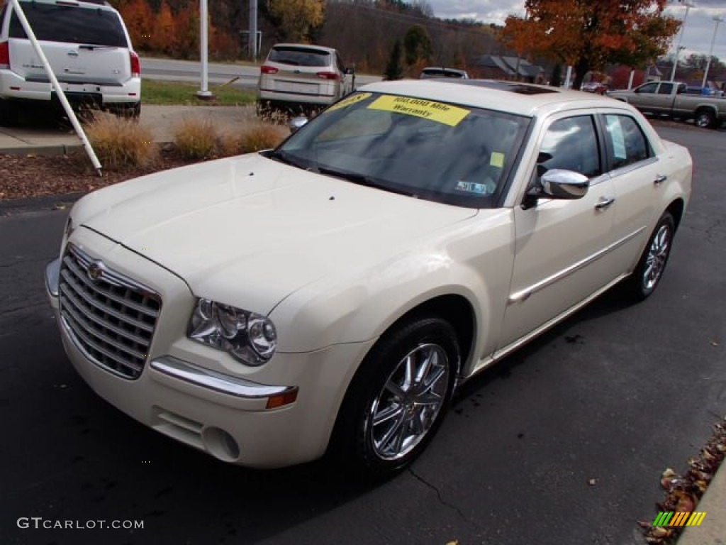 2008 300 C HEMI AWD - Cool Vanilla White / Dark Slate Gray photo #4