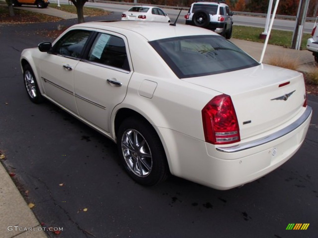 2008 300 C HEMI AWD - Cool Vanilla White / Dark Slate Gray photo #6