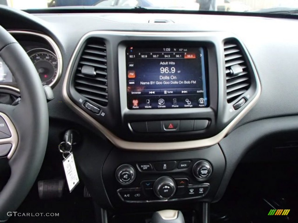 2014 Jeep Cherokee Latitude 4x4 Controls Photo #87732316