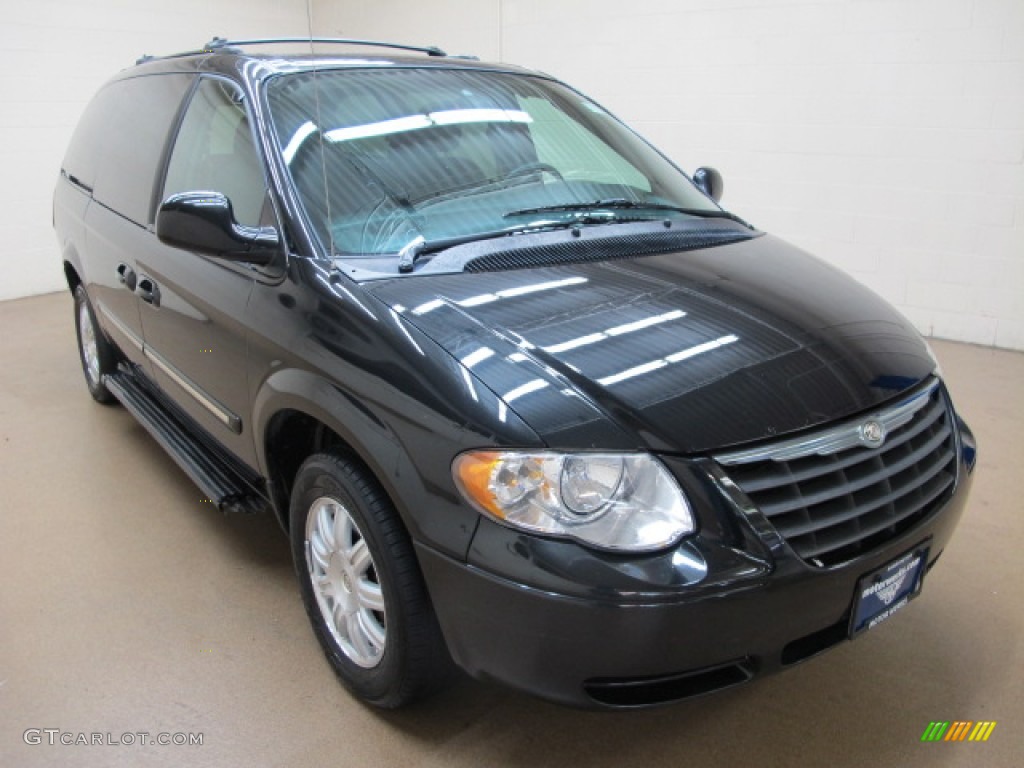 2005 Town & Country Touring - Brilliant Black / Medium Slate Gray photo #1