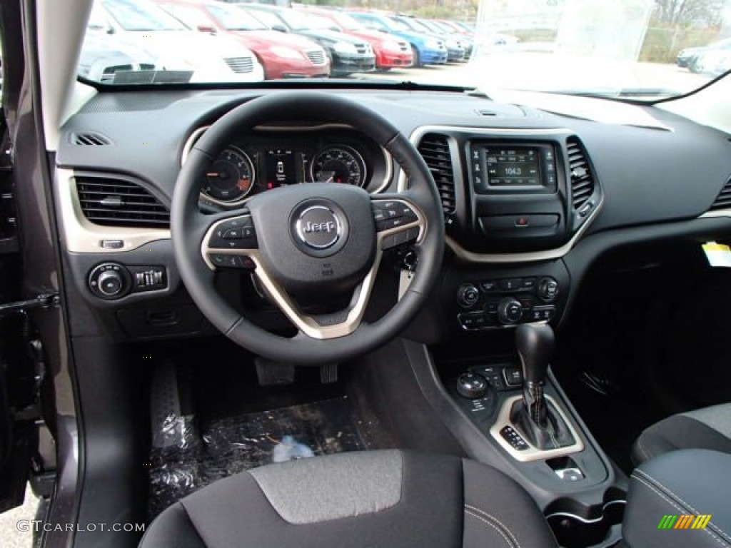 2014 Jeep Cherokee Latitude 4x4 Morocco - Black Dashboard Photo #87733206