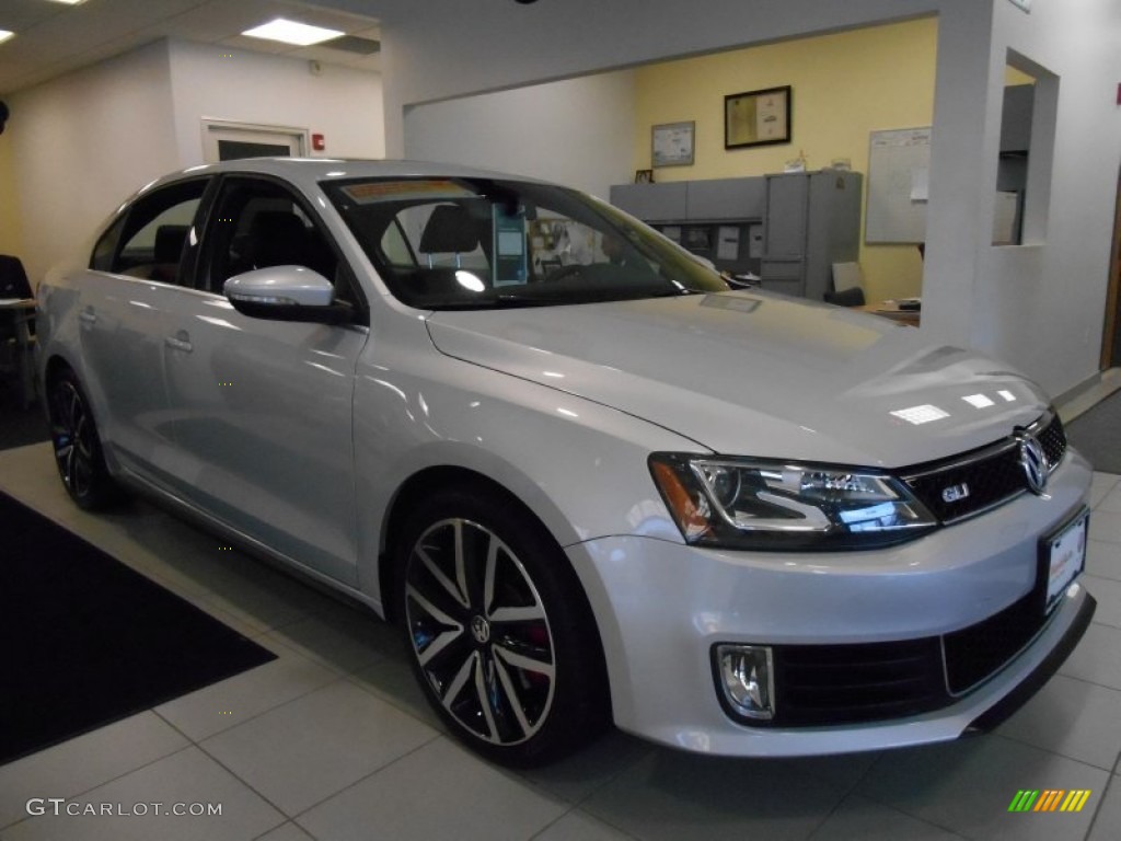 Frost Silver Metallic Volkswagen Jetta