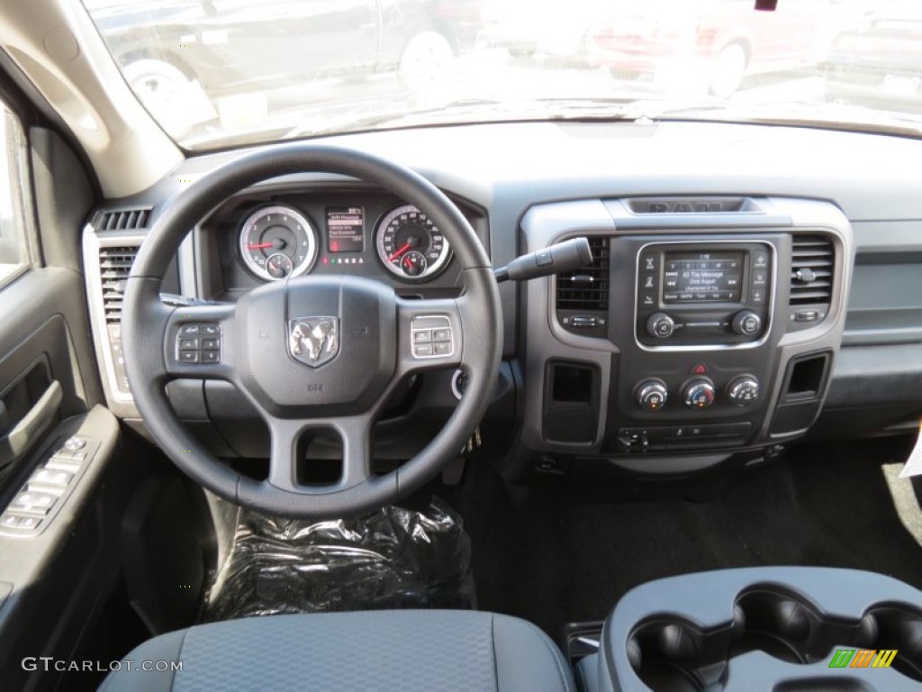 2014 Ram 1500 Express Crew Cab Black/Diesel Gray Dashboard Photo #87741684