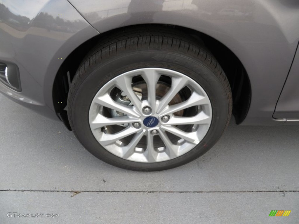 2014 Ford Fiesta SE Hatchback Wheel Photos