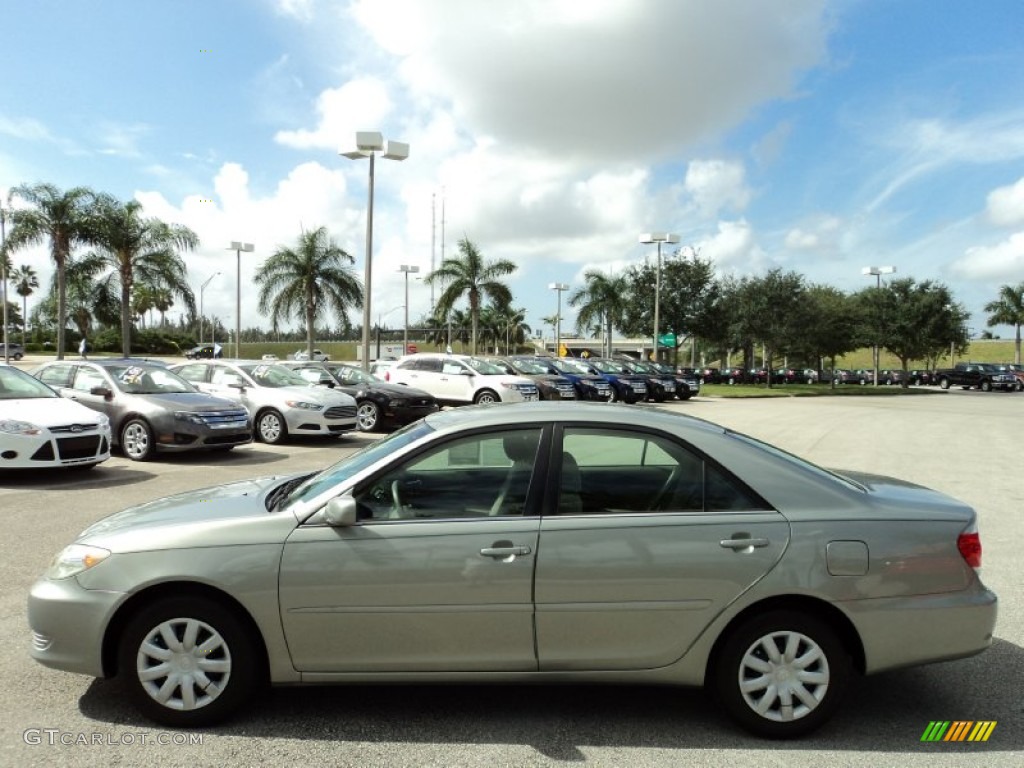 2005 Camry LE - Mineral Green Opalescent / Gray photo #12