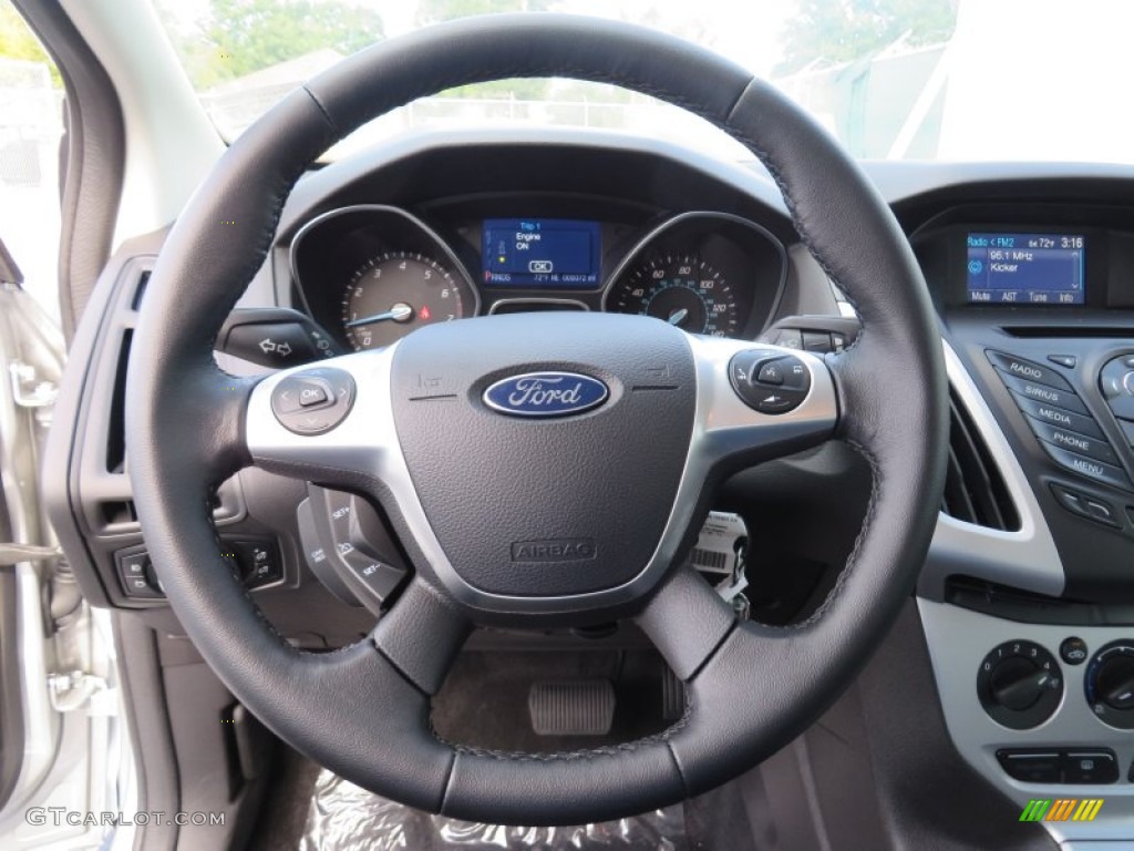 2014 Ford Focus SE Sedan Charcoal Black Steering Wheel Photo #87743562