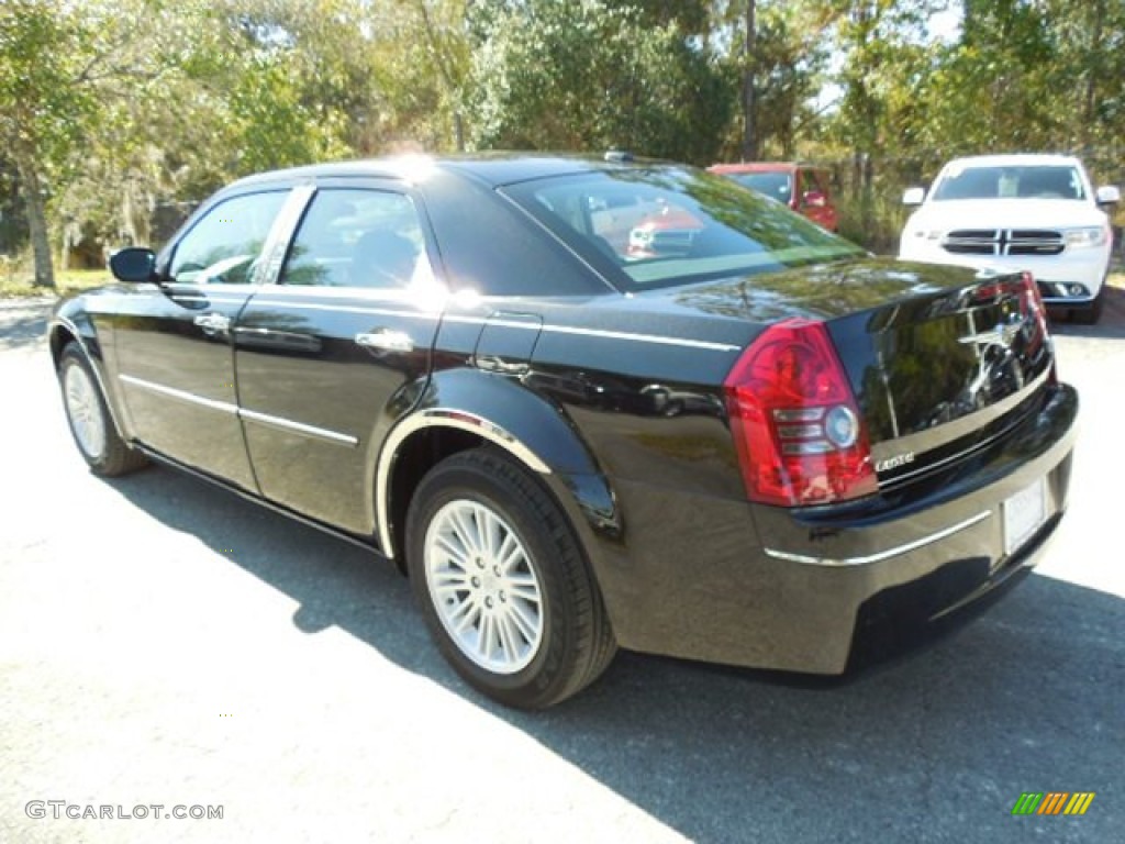 2010 300 Touring - Black / Dark Slate Gray photo #3