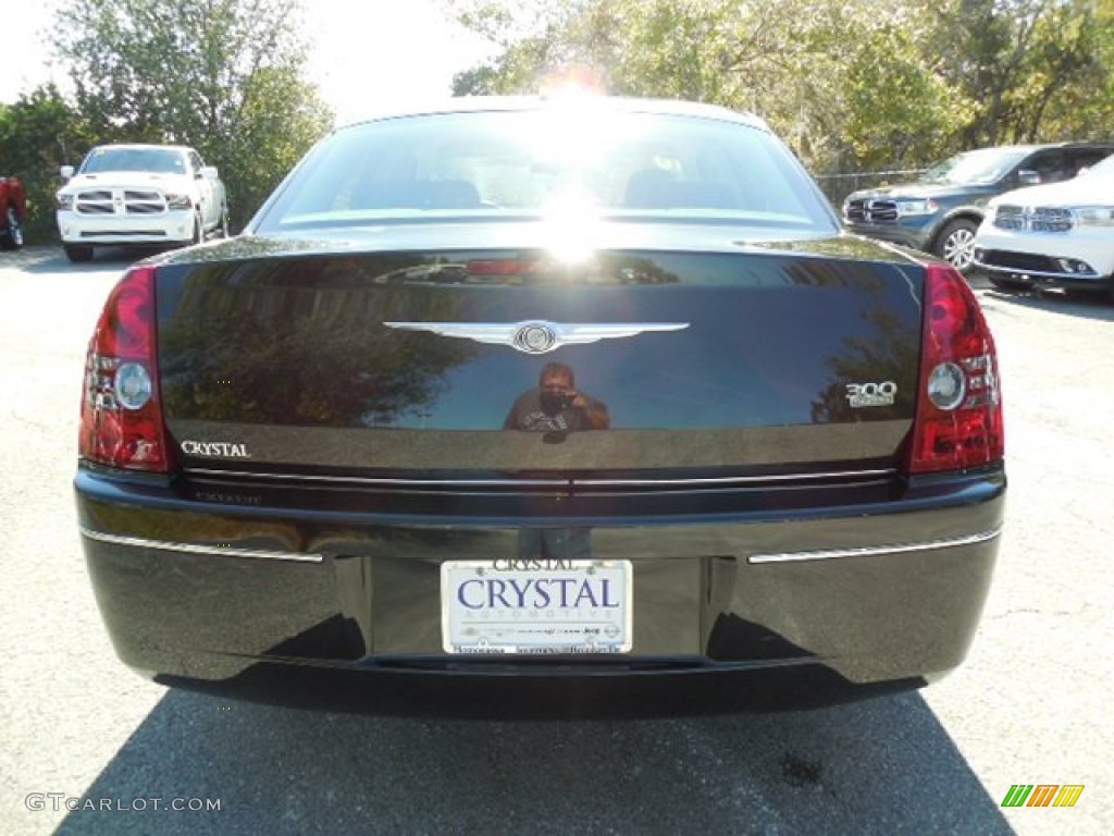 2010 300 Touring - Black / Dark Slate Gray photo #7