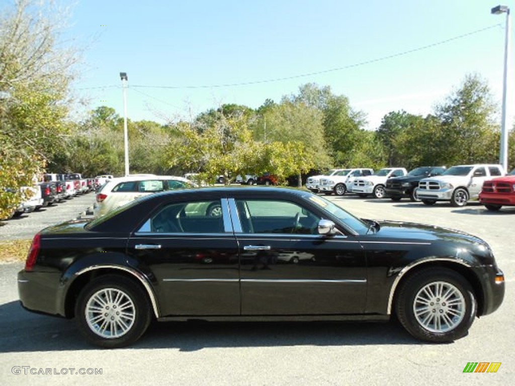 2010 300 Touring - Black / Dark Slate Gray photo #9