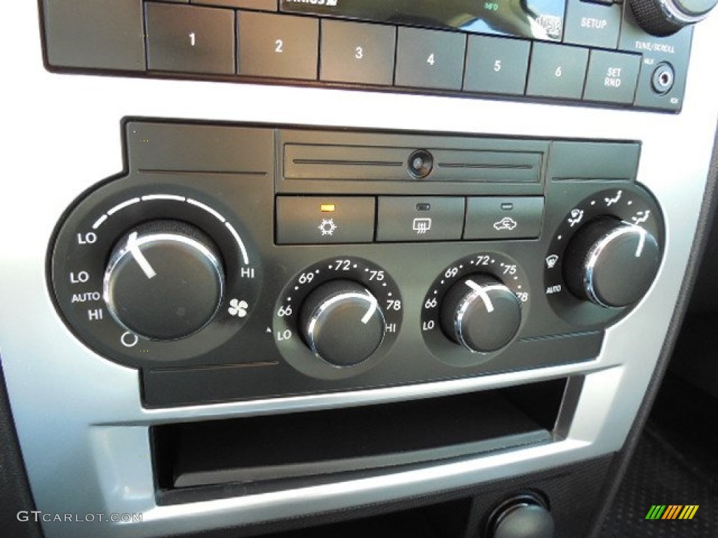 2010 300 Touring - Black / Dark Slate Gray photo #20