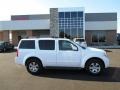Avalanche White 2007 Nissan Pathfinder LE 4x4