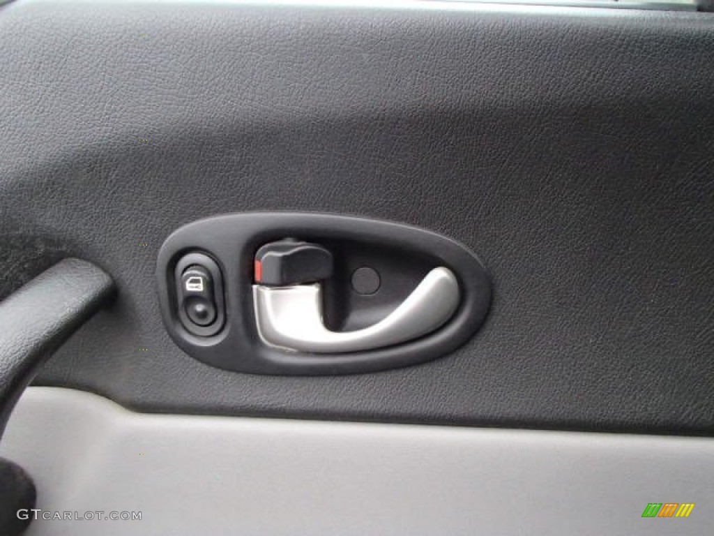 2004 VUE AWD - Electric Blue / Gray photo #13