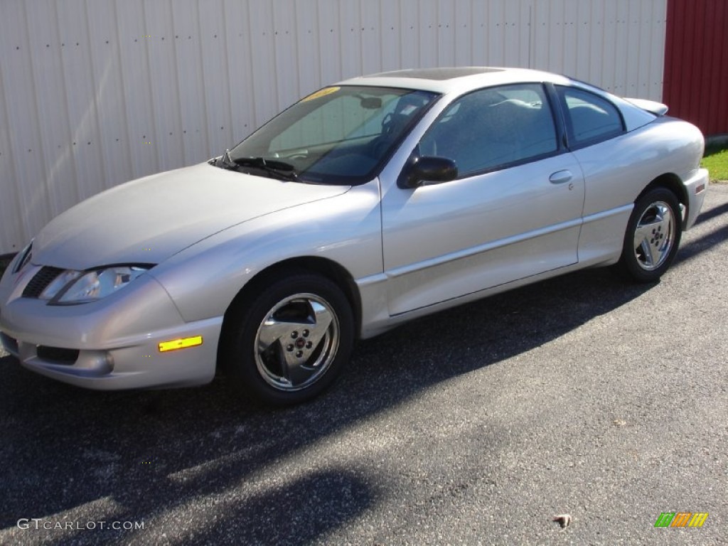 2004 Sunfire Coupe - Ultra Silver Metallic / Graphite photo #2